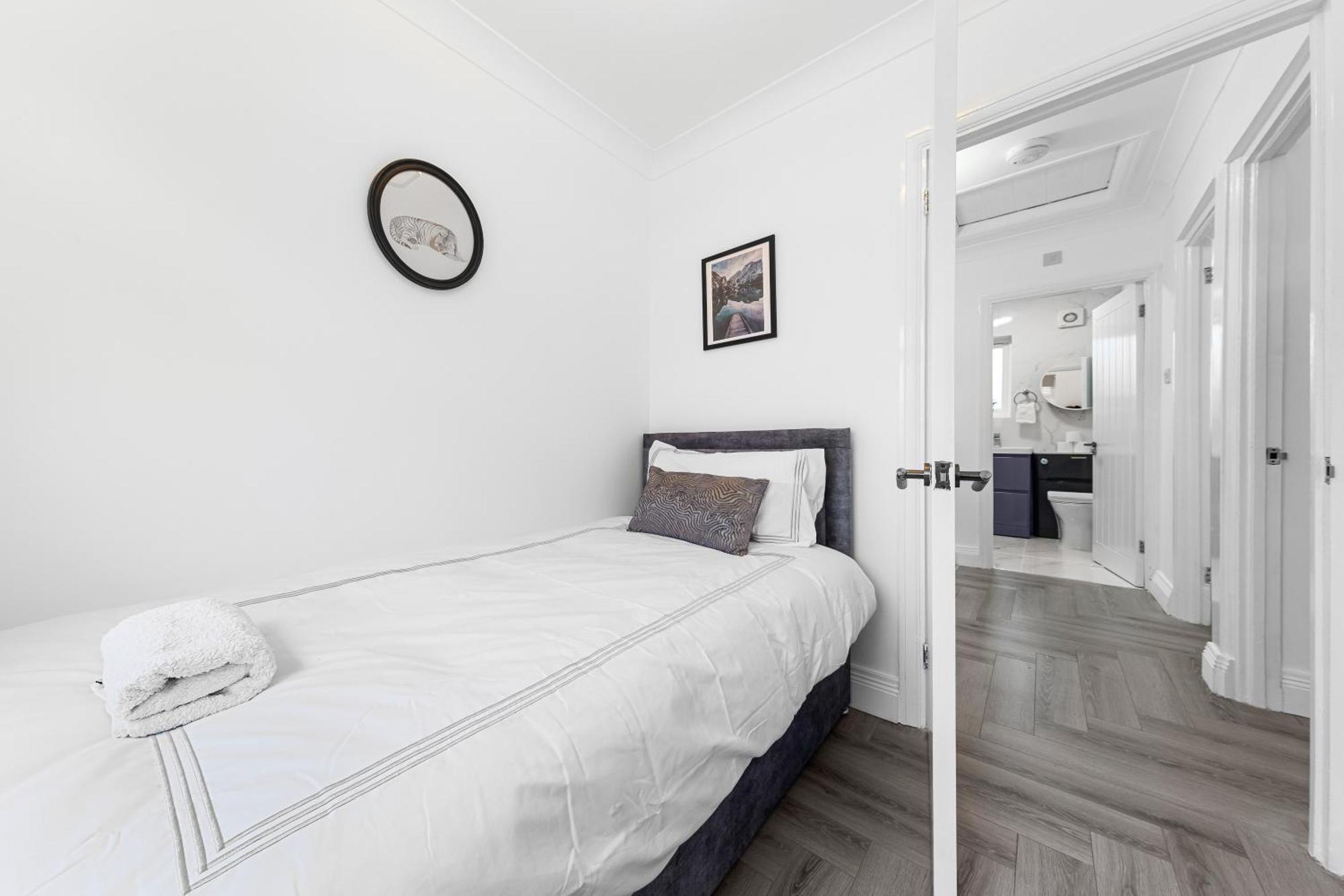 3 Bedroom House Close To Dartford Station ภายนอก รูปภาพ