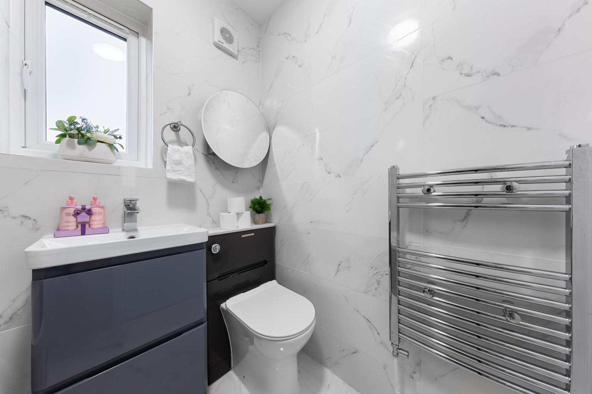 3 Bedroom House Close To Dartford Station ภายนอก รูปภาพ