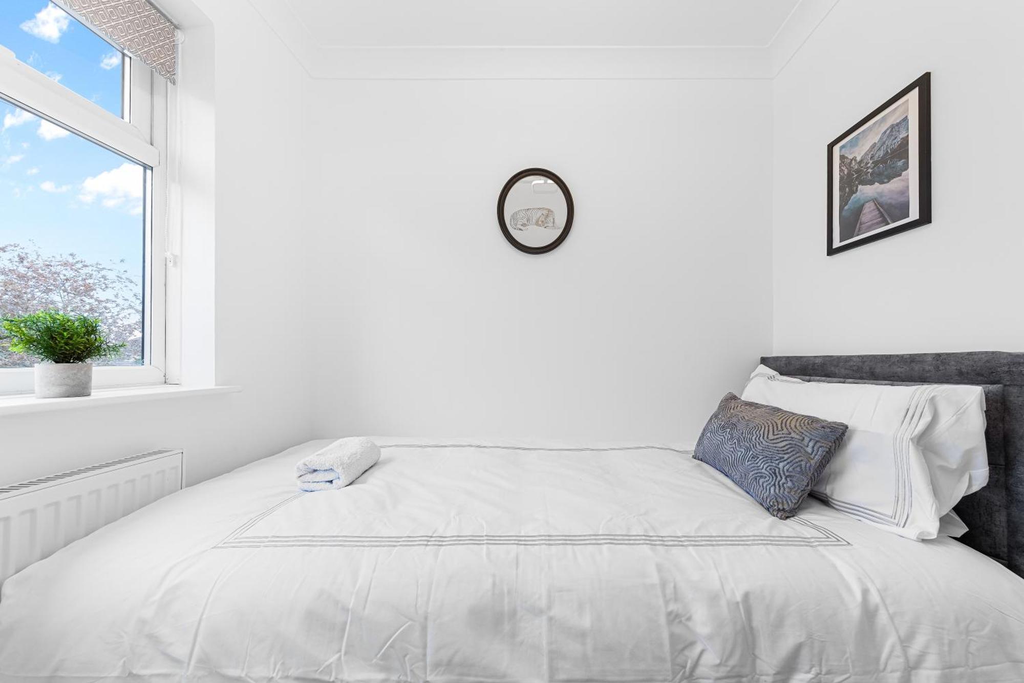 3 Bedroom House Close To Dartford Station ภายนอก รูปภาพ